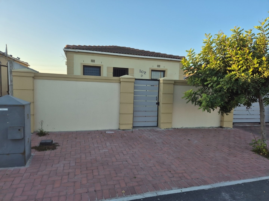 2 Bedroom Property for Sale in Montclair Western Cape